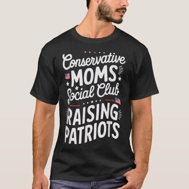 Conservative Moms Social Club Raising Patriots  T-Shirt (Vorderseite)