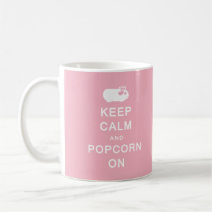 Conservez le calme et le maïs éclaté sur la tasse