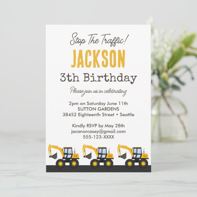 Construction Truck Birthday | Personalized Décor Einladung (Stehend Vorderseite)