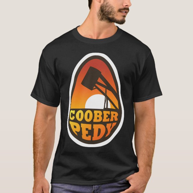 Coober Pedy Abzeichen T-Shirt (Vorderseite)