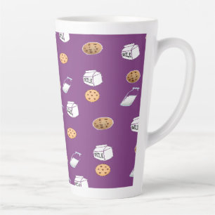 Cookies und Milch auf lila Milchtasse