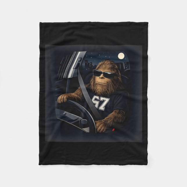 Cool Bigfoot Driving 67 Sungles Funny Gifts Men Wo Fleecedecke (Vorderseite)