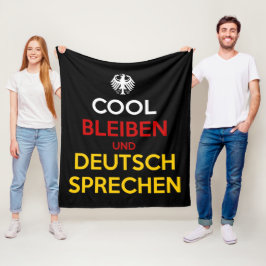 Cool Bleiben und Deutsch Sprechen Fleecedecke