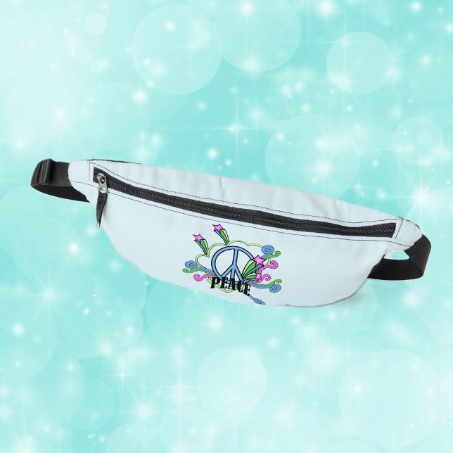 Cool Bleu signe Paix Starr Scrolls sur Bleu clair (Cool abstract peace sign with colourful scrolls and pink stars on light blue fanny pack.)