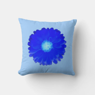 Cool Blue Marigold Coussin