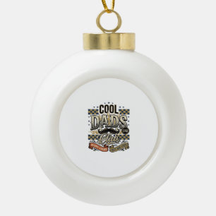Cool Dads Club Vintage Gravur Dad Shirt Design_ Keramik Kugel-Ornament
