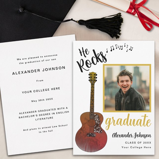 Cool Er Rocks Graduate Foto Modernes Schwarz und G Ankündigung (Modern graduate photo country music rustic guitar Graduation announcement card)