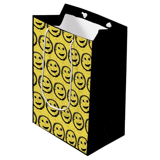 Cool Gesellig Lächelndes Gesichtsmuster gelb Mittlere Geschenktüte (Vorderseite Schrägansicht)