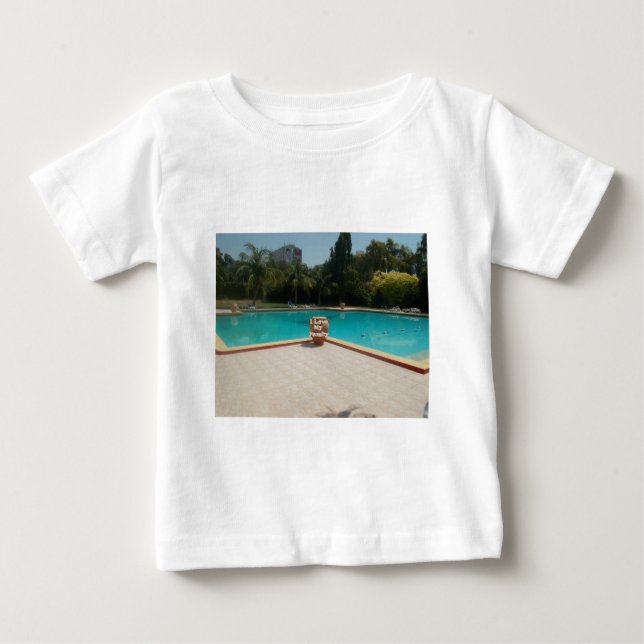 Cool Hakuna Matata Pool Seite I Liebe Meine Famili Baby T-shirt (Vorderseite)