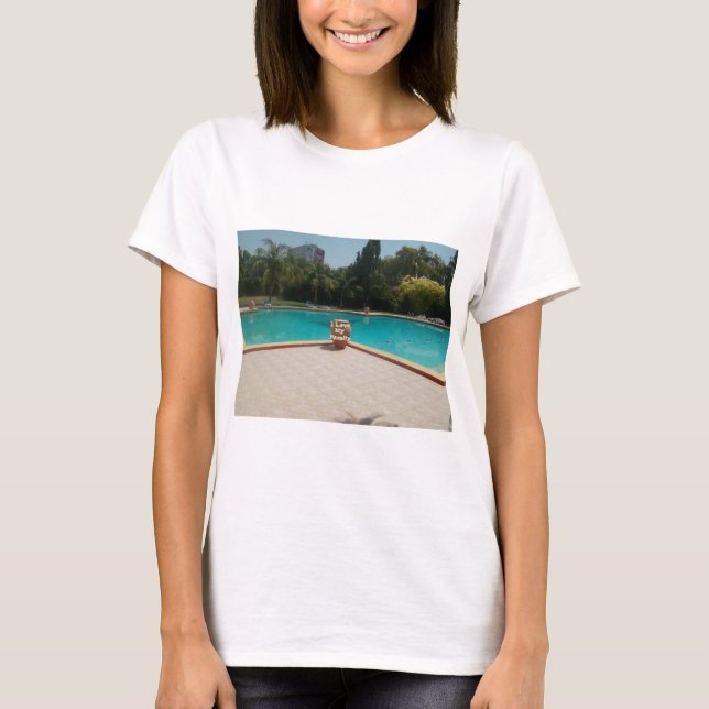 Cool Hakuna Matata Pool Seite I Liebe Meine Famili T-Shirt (Vorderseite)