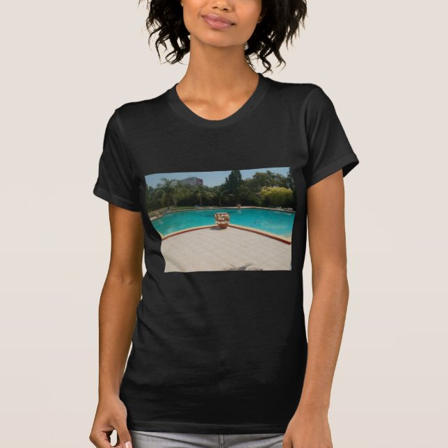 Cool Hakuna Matata Pool Seite I Liebe Meine Famili T-Shirt (Vorderseite)