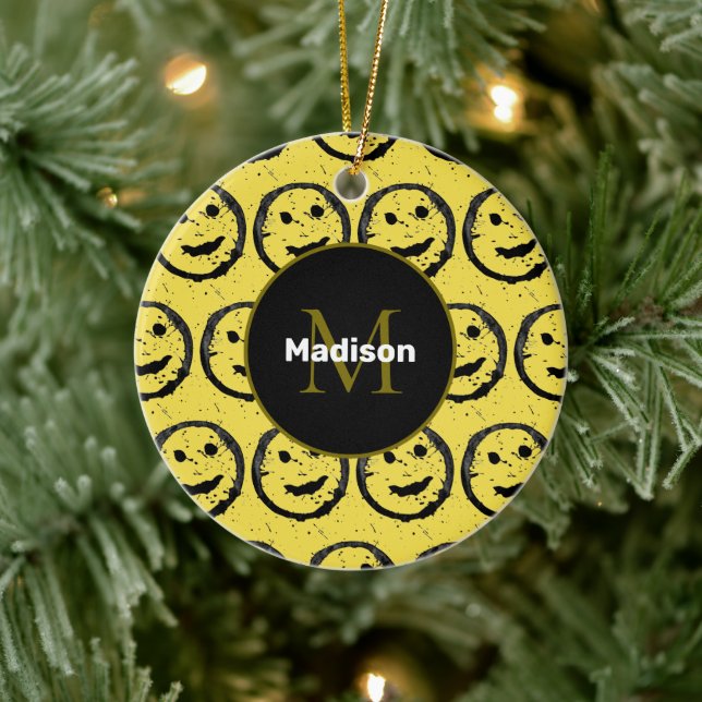Cool Happy Smiling face pattern yellow Monogram Keramik Ornament (Baum)