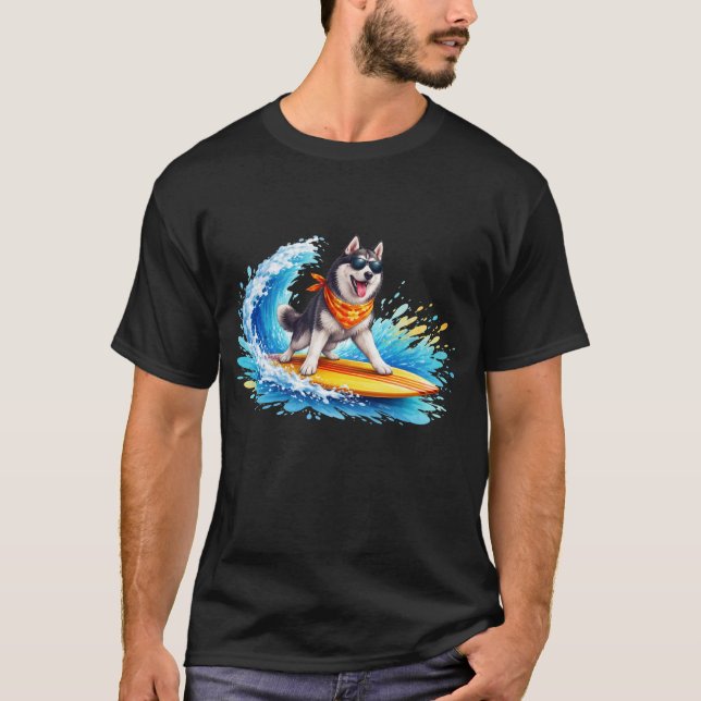 Cool husky dog surfing on a wave T-Shirt (Vorderseite)