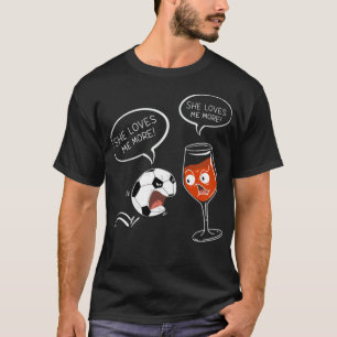 Cool Liebe sie mich Fußball und Weintrinker T-Shirt