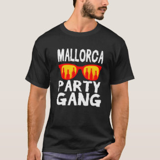Cool Mallorca Party Gang Drinking Cocktails T-Shirt