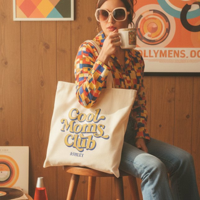 Cool Moms Club Retro Yellow and Blue Typography Tragetasche (Von Creator hochgeladen)