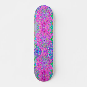 Cool rosa Blau und Lila Künstlerische Dahlia Blüte Skateboard