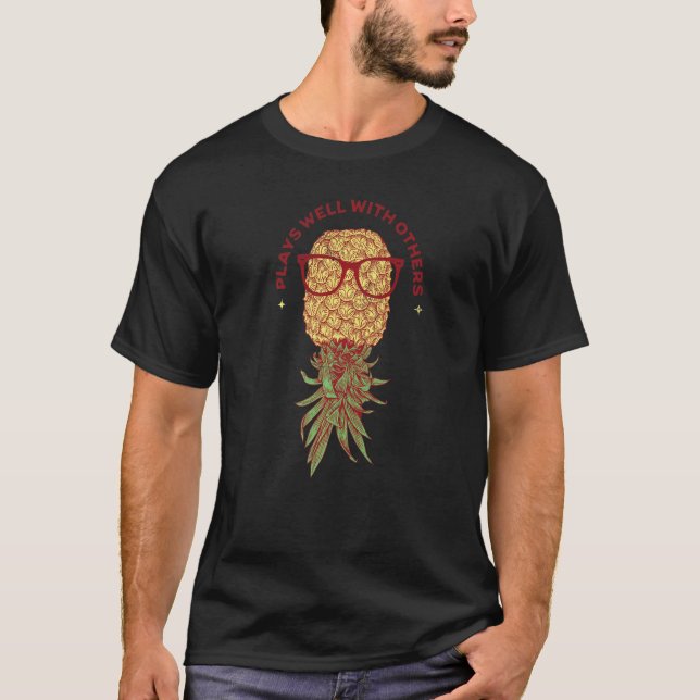 Cool Swinger Pineapple Upside Down  Plays Well Wit T-Shirt (Vorderseite)