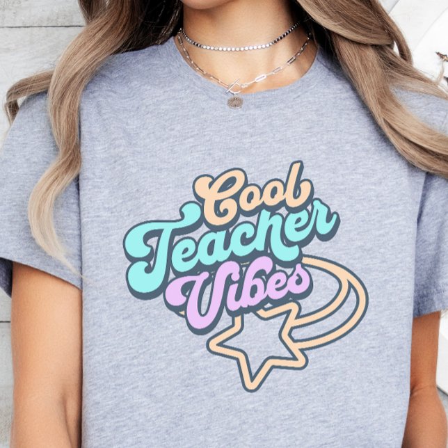 Cool Teacher Vibes Retro Styling-Geschenk T-Shirt (Von Creator hochgeladen)