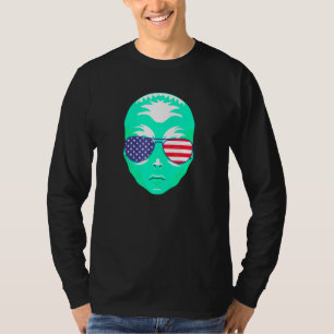 Coole Alien Tragen einer US-Flaggensonnenbrille in T-Shirt