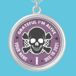 Coole benutzerdefinierte NA-Erholung Skull-Medalli Versilberte Kette<br><div class="desc">Unsere Erholung Medallion Schlüsselanhänger sind ein perfekter Weg, um einen Sobriety Geburtstag oder Erholung Jahrestag zu erkennen, weil sie etwas bieten, das Massen produzierte Medaillons Schlüsselanhänger einfach nicht... die Möglichkeit zu personalisieren! Lassen Sie sie sich durch personalisierte Gaben einzigartig und geschätzt fühlen. Geben Sie einen Namen, Erholung und Dauer der...</div>