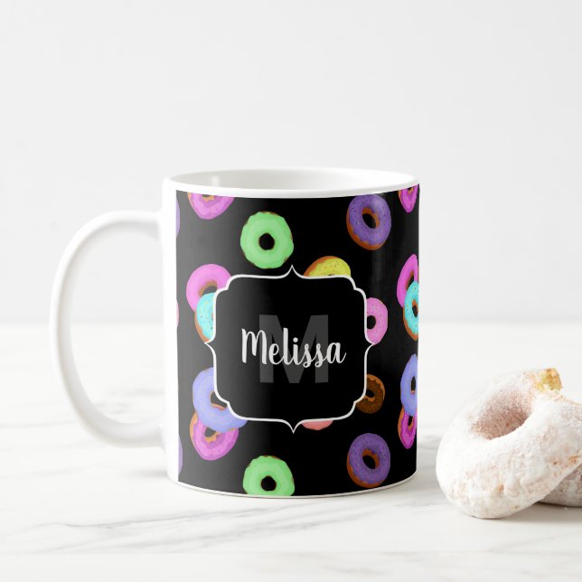 Coole, bunte Donuts schwarze Monogramm Kaffeetasse (Mit Donut)