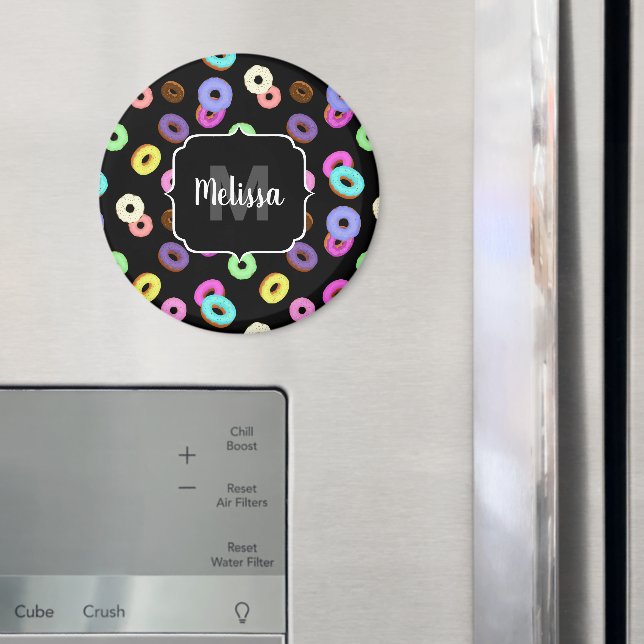 Coole, bunte Donuts schwarze Monogramm Magnet (In Situ (Kühlschrank))