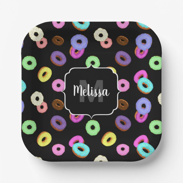 Coole, bunte Donuts schwarze Monogramm Pappteller (Vorderseite)