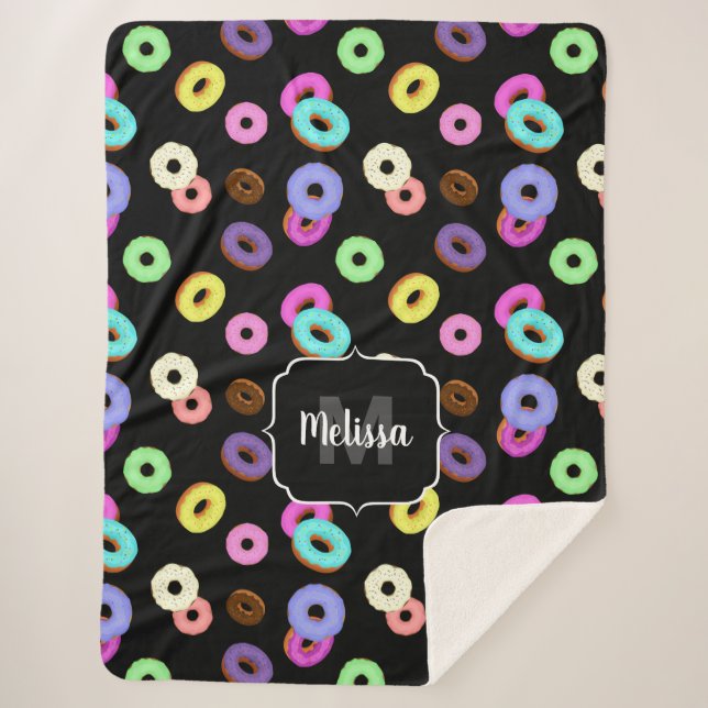 Coole, bunte Donuts schwarze Monogramm Sherpadecke (Vorderseite)