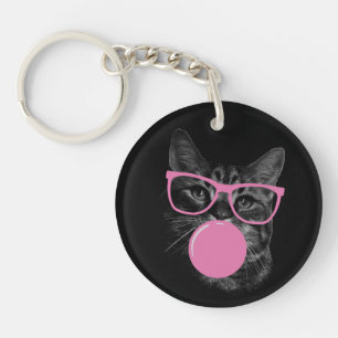 Coole Katze mit rosafarbener Brille und blühendem  Schlüsselanhänger