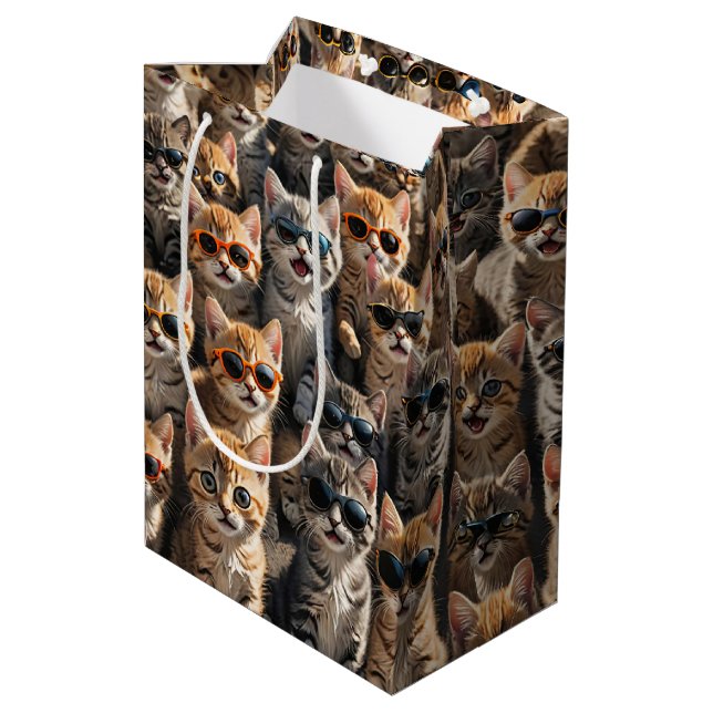 Coole Katzen mit Sonnenbrille Mittlere Geschenktüte (Rückseite Schrägansicht)