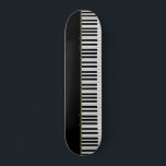 Coole Klaviertasten, schwarz Skateboard<br><div class="desc">Klaviertasten auf schwarzem Hintergrund.</div>