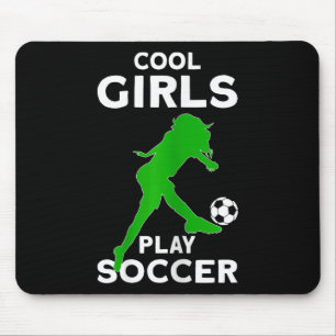 Coole Mädchen spielen Fußball Mousepad