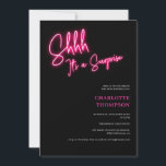 Coole neonrosa Retro Schwarzes Foto Überraschung S Einladung<br><div class="desc">Sie ist eine Überraschung! Cooles neonrosa Skript Retro schwarzes Foto Sweet 16 neon Geburtstagseinladung.</div>