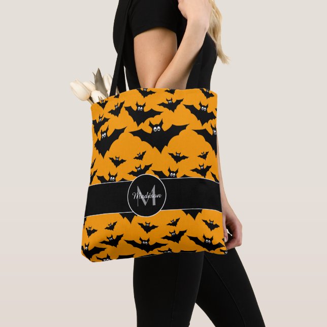 Coole niedliche Flugbäder Halloween-Muster Monogra Tasche (Von Nahem)