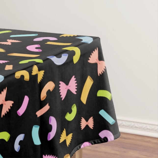 Coole Pasta mit bunten Makkaroni-Mustern auf schwa Tischdecke (Beispiel)