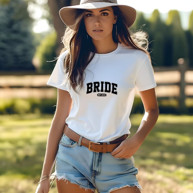 Coole Retro Bride 2025 Druckfrau T-Shirt (Cool Retro Bride 2025 Print Woman T-Shirt)