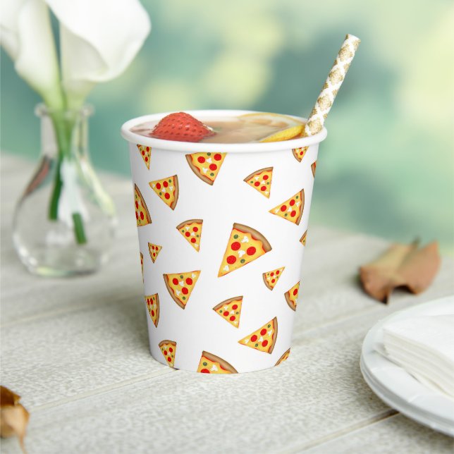 Coole und lustige Pizzaschnitte auf Weiß Pappbecher (In Situ)
