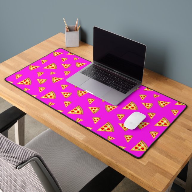 Coole und lustige Pizzaschnitte in Neonrosa Schreibtischunterlage (Büro 2)