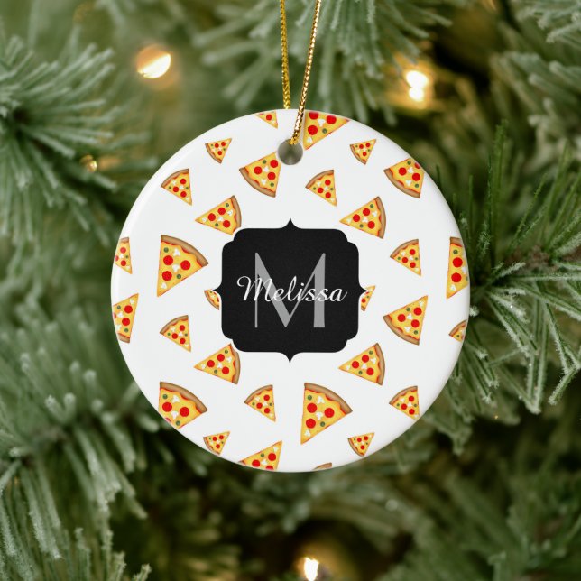 Coole und lustige Pizzaslicmuster Monogramm weiß Keramik Ornament (Baum)