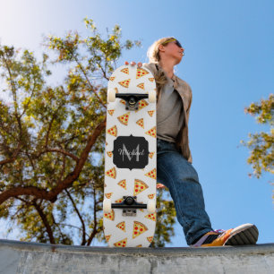 Coole und lustige Pizzaslicmuster Monogramm weiß Skateboard