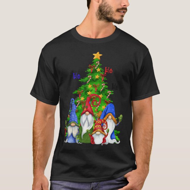 Coole Weihnachtsgnomes Xmas Tree Ho Ho Ho Design T-Shirt (Vorderseite)