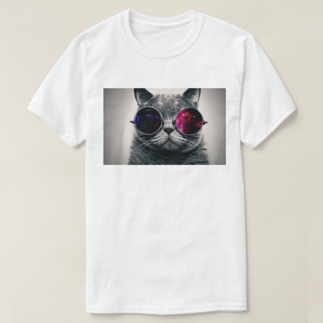 Coole Weltraumkatze mit Teleskop-Brille Milchstraß T-Shirt (Design vorne)