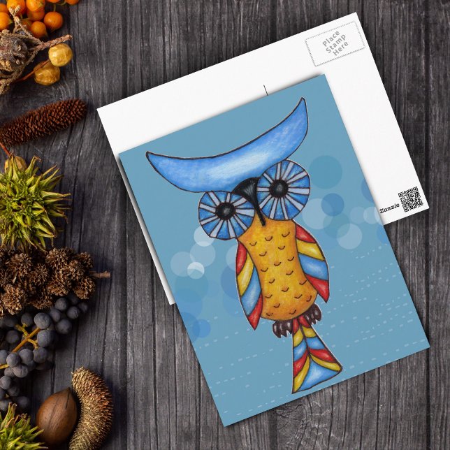 Coole Whimsikschale Postkarte (Fantasy Owl blue head colourful feathers on blue circles on postcard.)