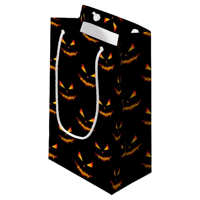 Cooler beängstigender Jack O'Lantern-Gesichtsaussc Kleine Geschenktüte (Vorderseite Schrägansicht)