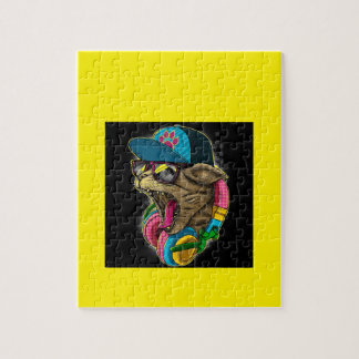 cooler Gangster, der auf Katze klopft