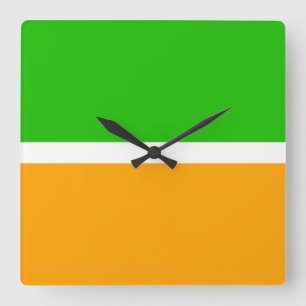Cooler, gelbgelber, leuchtend grüner Farbblock Quadratische Wanduhr