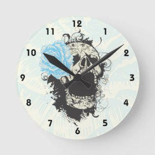 Cooler gotischer Totenkopf und blaue Rose Wanduhr