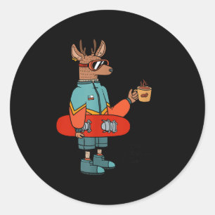 Cooler Hirsch mit einem Snowboard, pflügt Hänge, n Runder Aufkleber