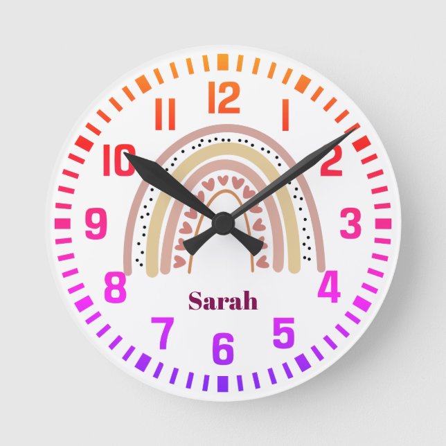 Cooler Individuelle Name Boho Rainbow and Hearts Runde Wanduhr (Vorderseite)